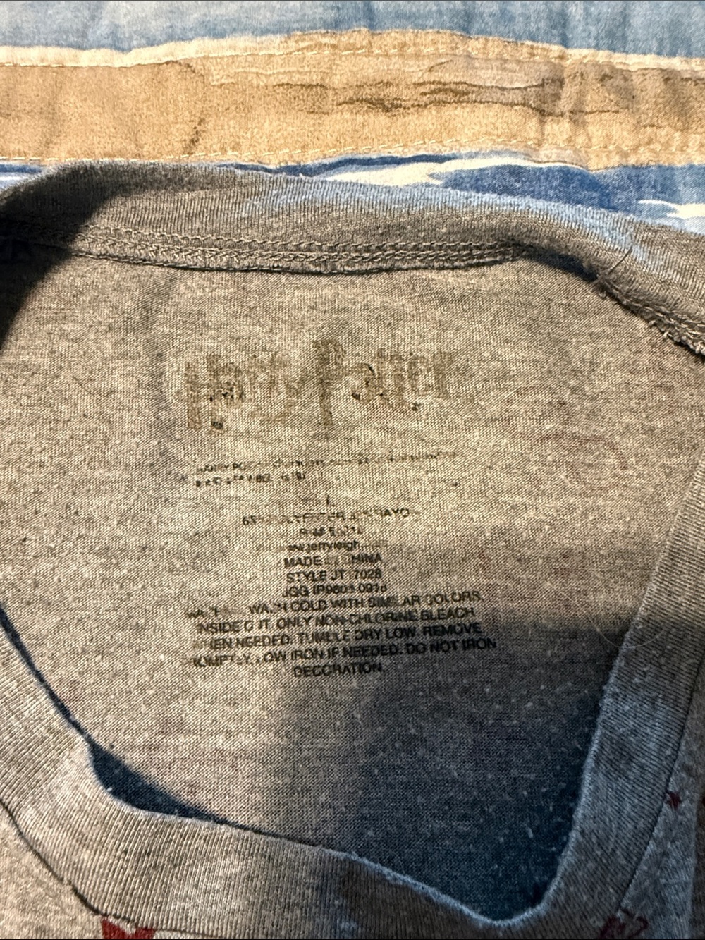 Gray Short Sleeve Tee with Maroon Wizard Motif - Picture 2 of 4